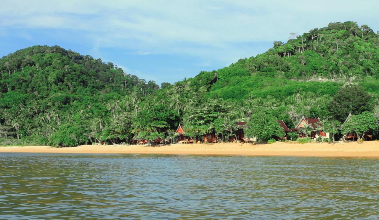 Libong Relax Beach Resort Trang Exterior photo